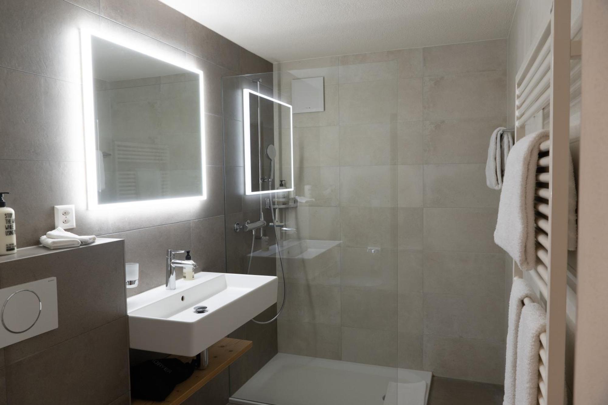 Hotel Alpenland Гстаад Екстериор снимка